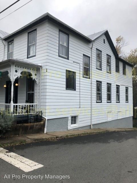 Building Photo - 213 6th St NW