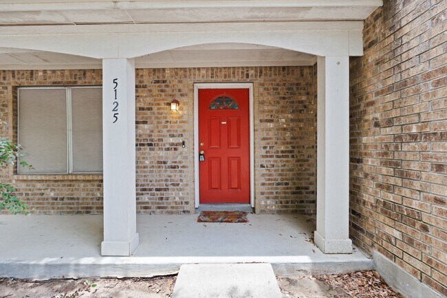 Building Photo - Stylish & Spacious 4-Bedroom Home