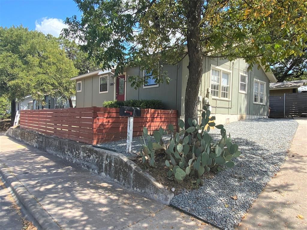 Primary Photo - 1305 S 5th St