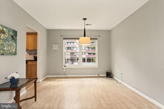 Foto del edificio - 2135 N Taylor St