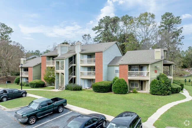 Champion Pines - Champions Pines Apartments