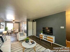 Building Photo - 2802 Lasses Blvd