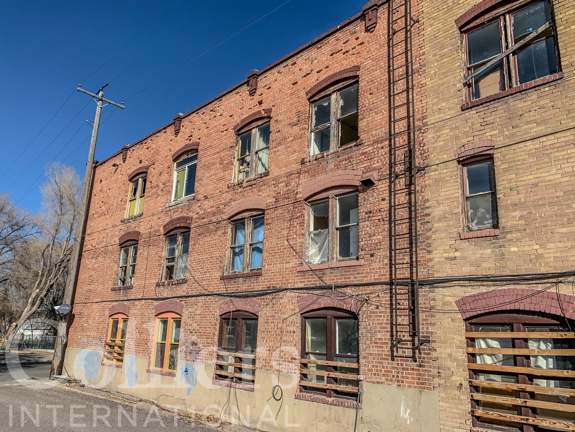 Building Photo - 729 W Center St