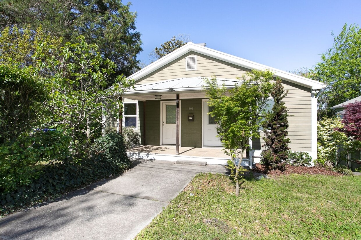 Beautiful and Spacious 5 Bedroom + 3 Bath Home w/ Office close to Downtown! - Beautiful and Spacious 5 Bedroom + 3 Bath Home w/ Office close to Downtown!