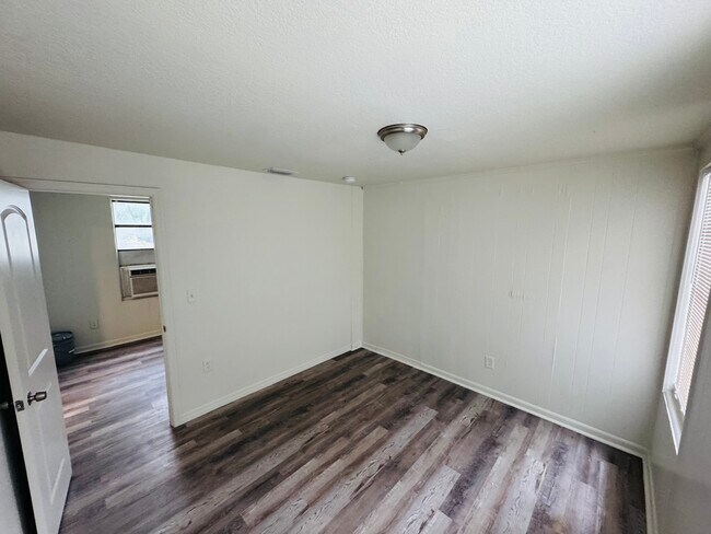 Foto del edificio - 1245 Winthrop St