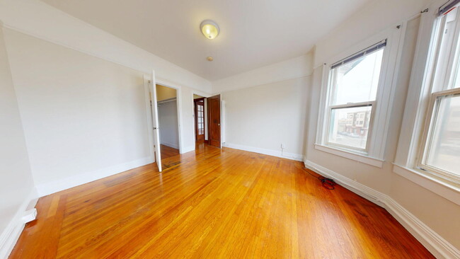 Building Photo - 2233 Judah St