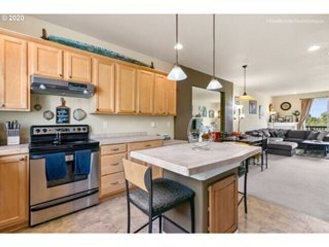 Foto del edificio - 2 Bedroom Townhome in Gated Fairview Terrace!