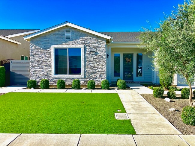 Foto del edificio - 9207 Manor Forest Ln