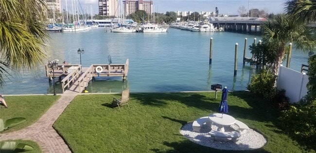 Foto del edificio - 9715 Harrell Ave