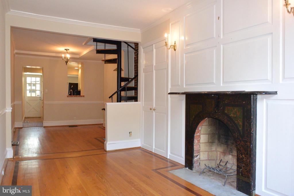 Primary Photo - 30 E Wheeling St
