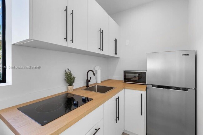 Foto del edificio - 810 NW 6th Ave