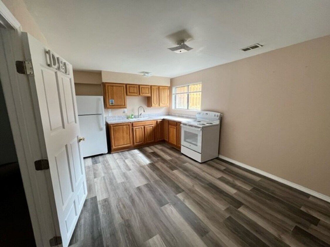 Primary Photo - 147 B Kornegay Ct