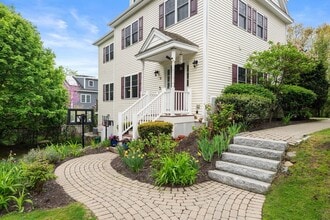 Building Photo - 2 Summer Hill Cir
