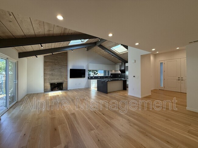 Foto del edificio - 1163 W Iowa Ave