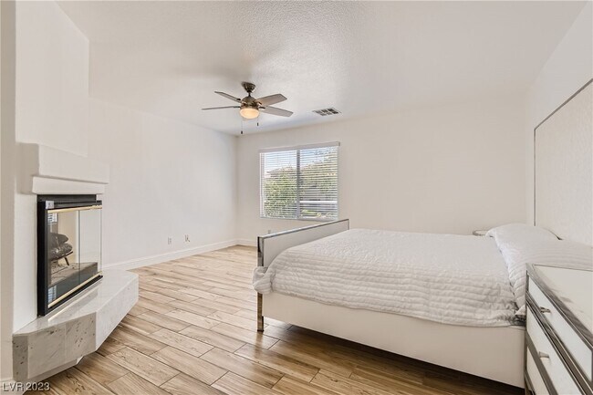 Building Photo - 7771 Spindrift Cove St