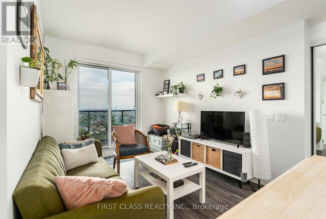 Building Photo - 251 Jarvis St