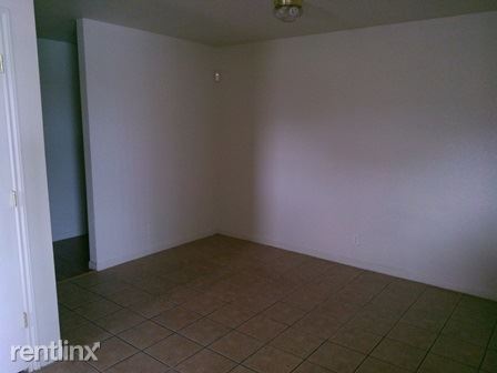 Building Photo - 2106 Schorn Dr