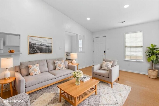 Foto del edificio - 582 Peregrine St