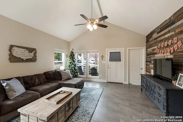 Foto del edificio - 626 W Lullwood Ave