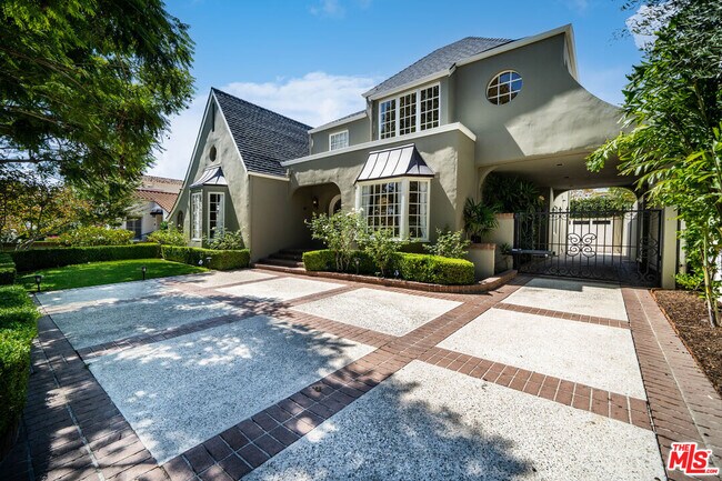 Building Photo - 215 S McCarty Dr