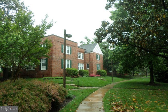 Building Photo - 1801 Queens Lane
