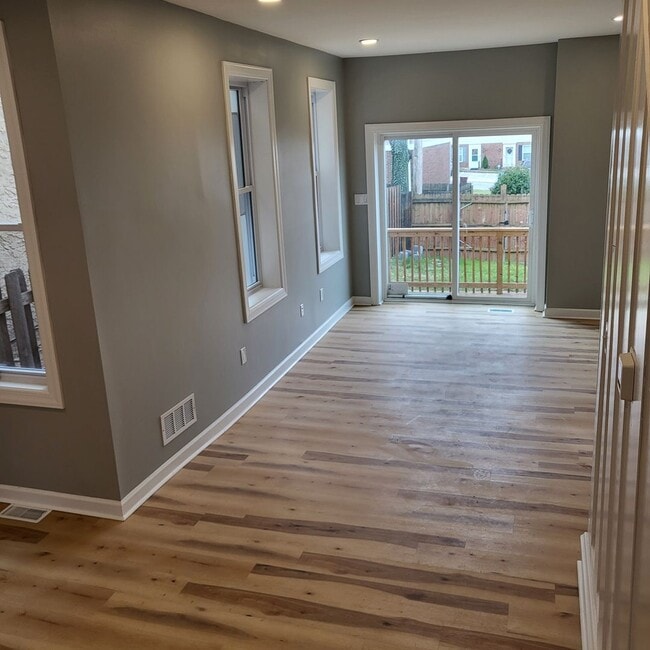 Building Photo - Fully renovated 3 bedroom, 2 bath City of ...