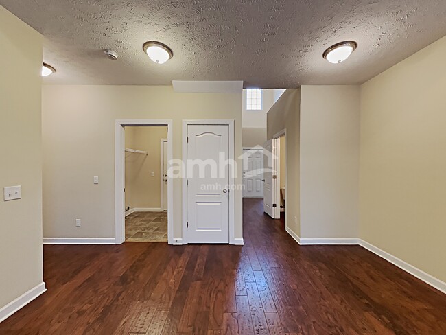 Foto del edificio - 4817 Aaron Drive