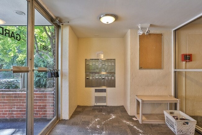 Building Photo - 45 Oval Rd