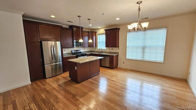 Building Photo - 305 Canter Ct