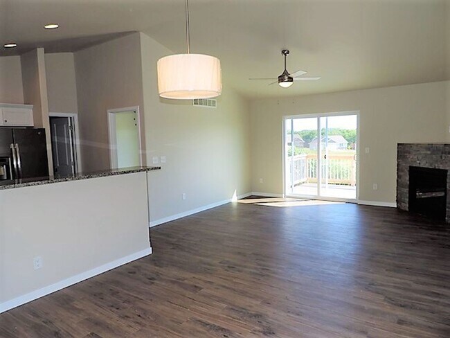 Building Photo - $1,895 | 3 Bedroom, 3 Bathroom Duplex | Pe...