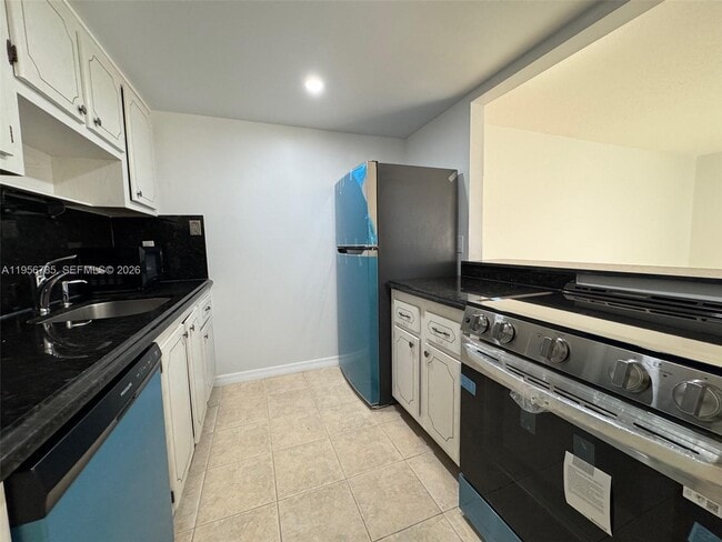 Building Photo - 14415 N Kendall Dr