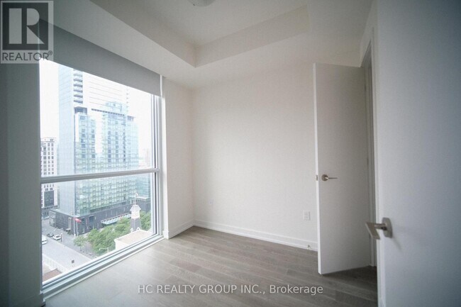 Photo du bâtiment - 1-1301 Yorkville Ave