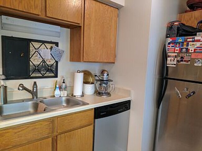 Building Photo - 1201 Galapago St