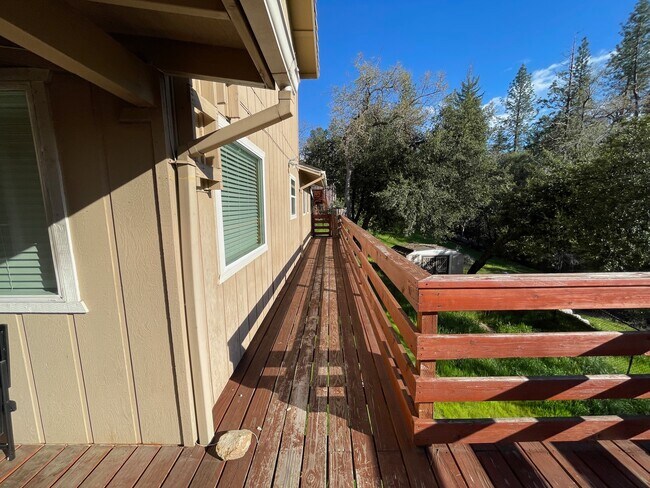 Foto del edificio - 43126 E Sugar Pine Dr