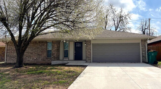 Photo - Spacious Modern Living House