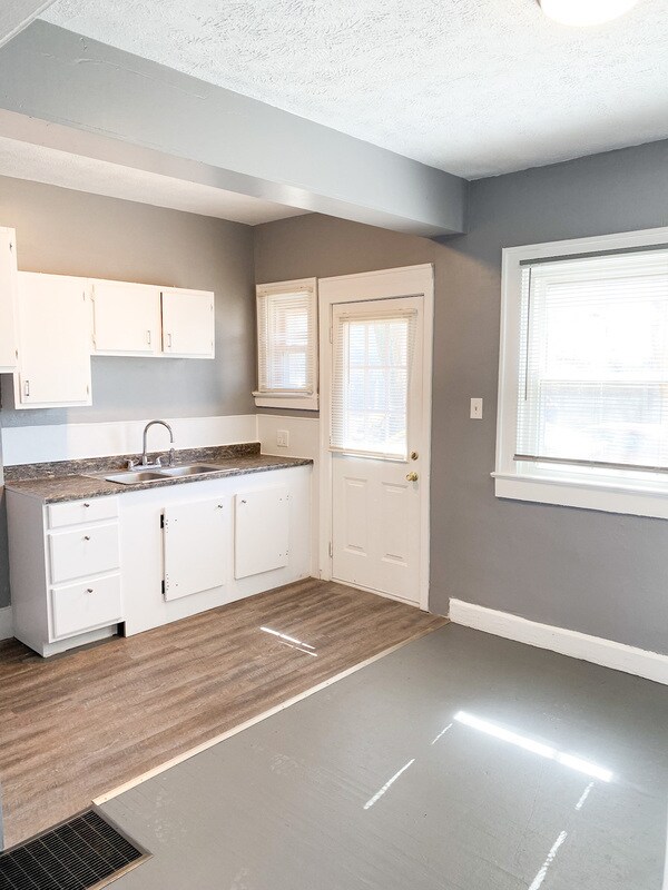 Foto del edificio - 5121 E Burgess Ave