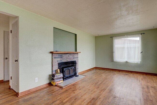 Foto del edificio - 2 Bedroom Pet Friendly Rambler in Town