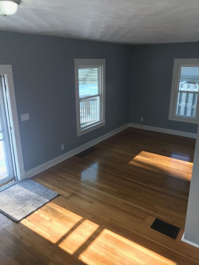 Foto del edificio - GREAT LOCATION! ADORABLE HOME!!