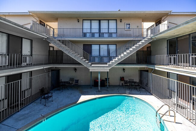 Foto del edificio - 125 Ximeno Avenue