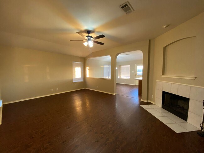 Building Photo - 3/2/2 in Dove Crossing/ Luxury Vinyl Plank...