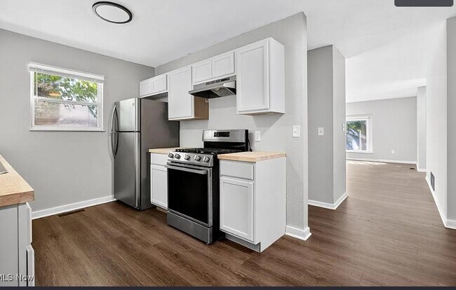 Foto del edificio - 9509 Pratt Ave