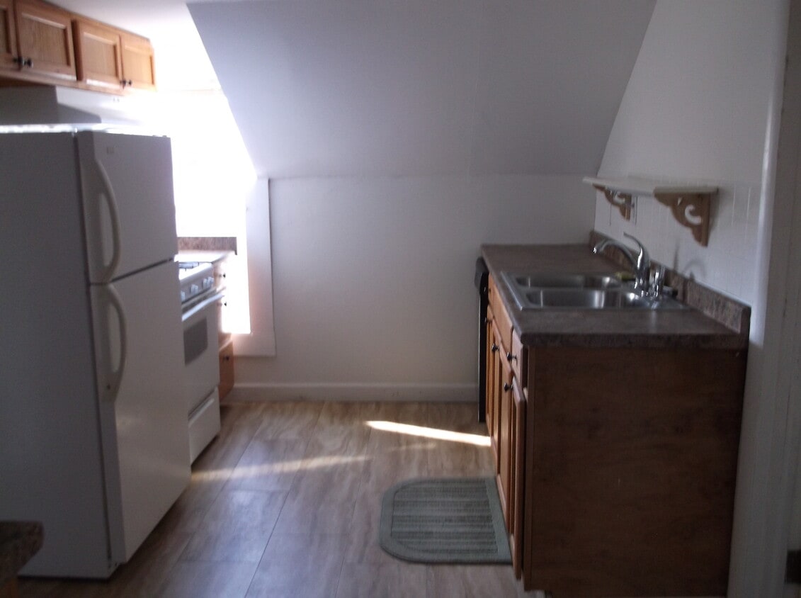 Primary Photo - 507 Roberts St