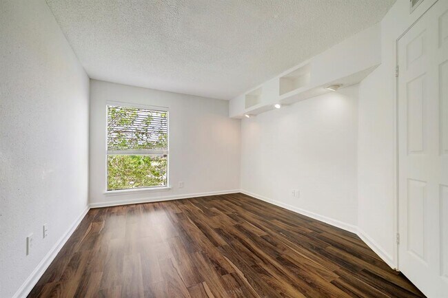 Foto del edificio - 2830 S Bartell Dr