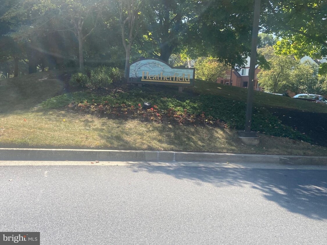 Foto del edificio - 4954 Columbia Rd