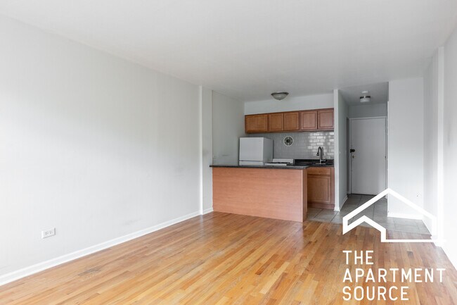 Building Photo - 5847 N Winthrop Ave