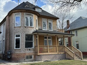 Building Photo - 772 Victoria Ave