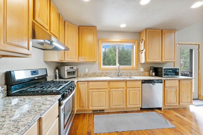 Foto del edificio - 14583 Sylvan Dr