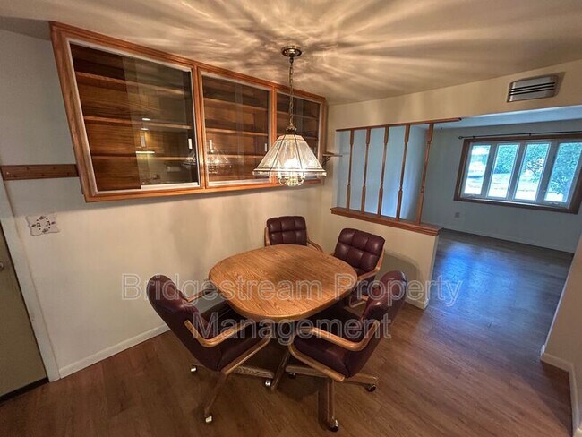 Foto del edificio - 7281 Klyemore Dr