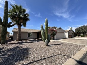 Building Photo - 910 S 79th Pl