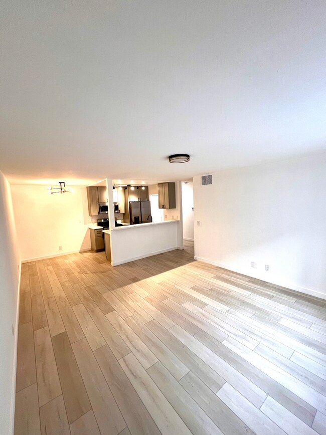 Building Photo - Modern 1-Bedroom Apartment in Gated Van Nuys Community – Fully Remodeled!